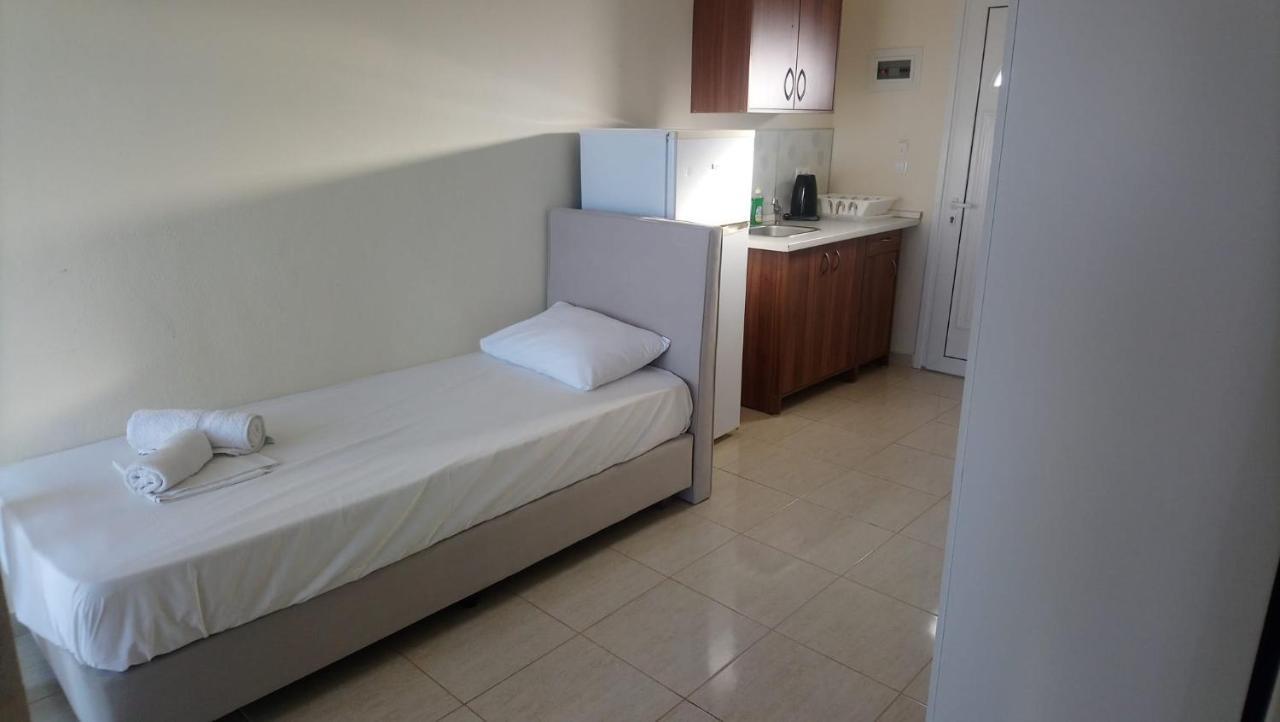 Vergina Pension Sarti Buitenkant foto